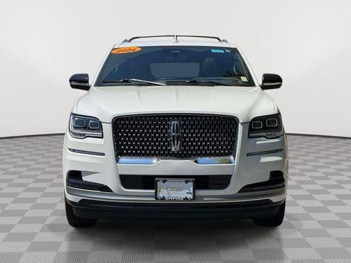 White Metallic 2024 Lincoln Navigator Reserve