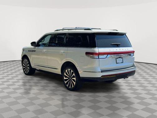 White Metallic 2024 Lincoln Navigator Reserve