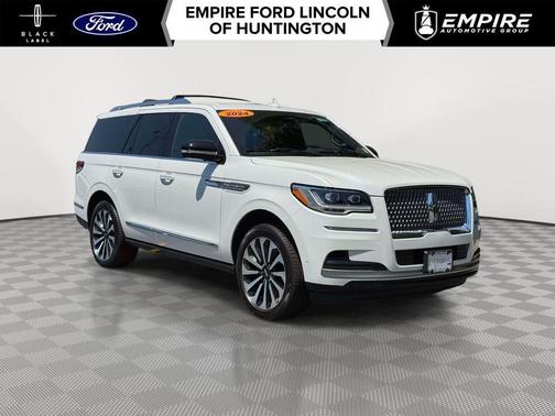 White Metallic 2024 Lincoln Navigator Reserve