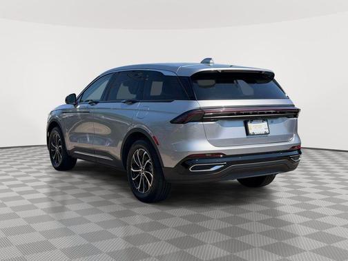 Silver Radiance Metallic 2026 Lincoln Nautilus Premiere