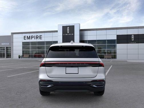 Silver Radiance Metallic 2026 Lincoln Nautilus Premiere
