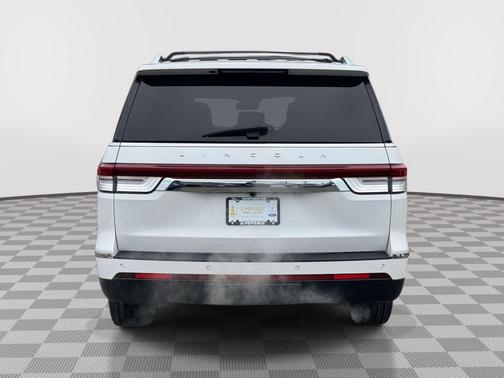 White Metallic 2022 Lincoln Navigator L Reserve