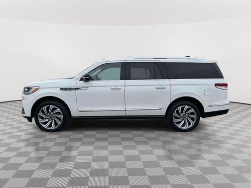 White Metallic 2022 Lincoln Navigator L Reserve