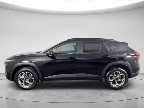 Mosaic Black Metallic 2026 Chevrolet Trax LT