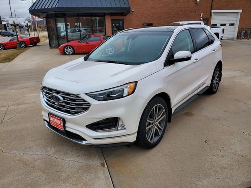 Photo 1 of 32 of 2019 Ford Edge Titanium