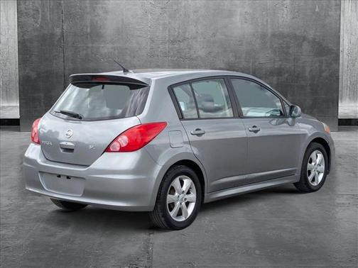2011 Nissan Versa 1.8 SL