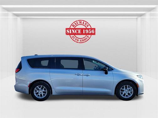 2024 Chrysler Pacifica Touring-L