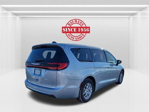 2024 Chrysler Pacifica Touring-L