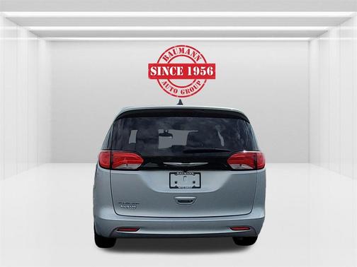 2022 Chrysler Voyager LX
