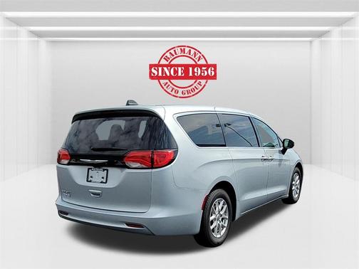 2022 Chrysler Voyager LX