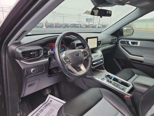 Agate Black Metallic 2022 Ford Explorer XLT