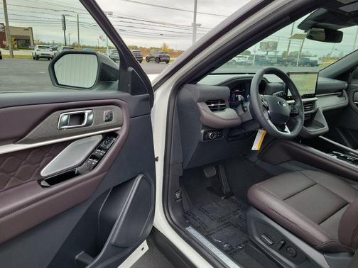 Star White 2026 Ford Explorer Platinum