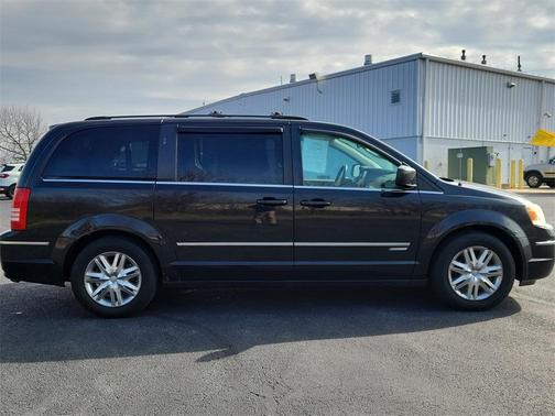 2010 Chrysler Town & Country Touring