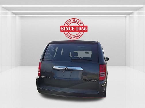 2010 Chrysler Town & Country Touring