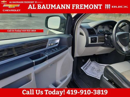 2010 Chrysler Town & Country Touring