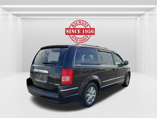 2010 Chrysler Town & Country Touring
