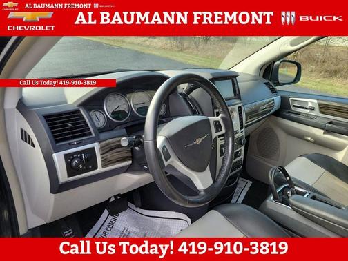 2010 Chrysler Town & Country Touring