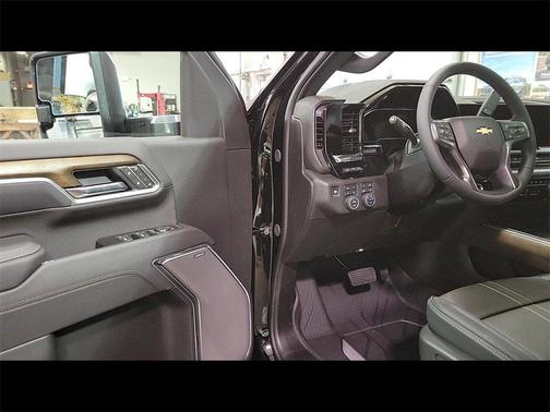 2025 Chevrolet Silverado 3500 High Country