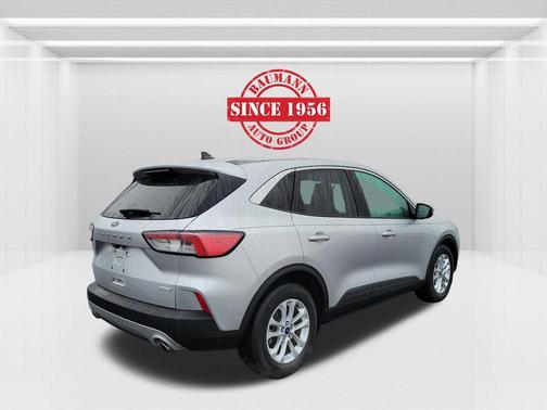 Ingot Silver Metallic 2020 Ford Escape SE