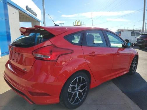 Photo 3 of 25 of 2015 Ford Focus SE