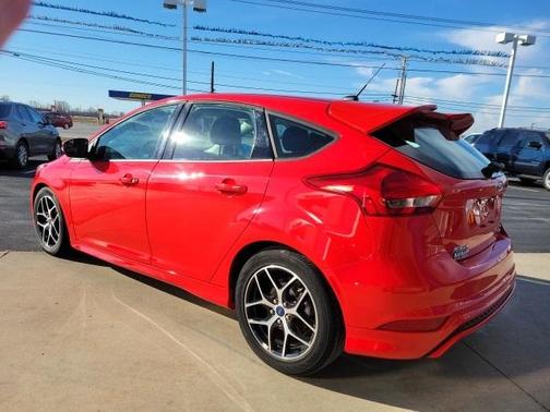 Photo 5 of 25 of 2015 Ford Focus SE