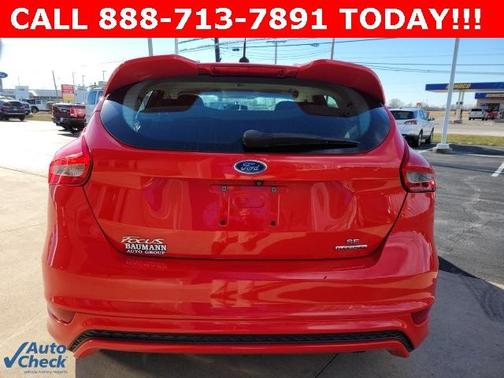 Photo 4 of 25 of 2015 Ford Focus SE