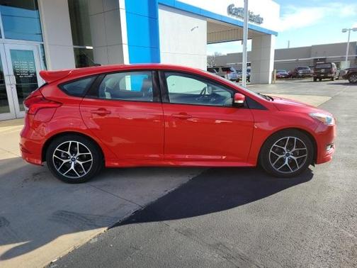 Photo 2 of 25 of 2015 Ford Focus SE