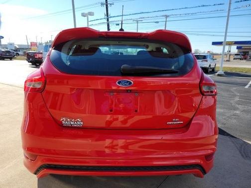 Photo 4 of 25 of 2015 Ford Focus SE
