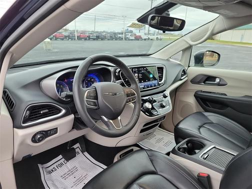 2023 Chrysler Pacifica Touring-L