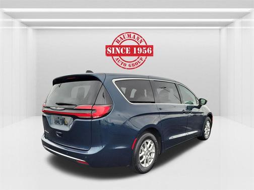 2023 Chrysler Pacifica Touring-L
