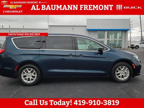 2023 Chrysler Pacifica Touring-L