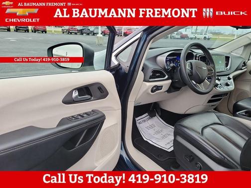 2023 Chrysler Pacifica Touring-L