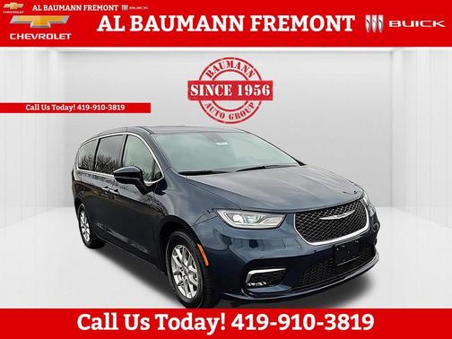 2023 Chrysler Pacifica Touring-L