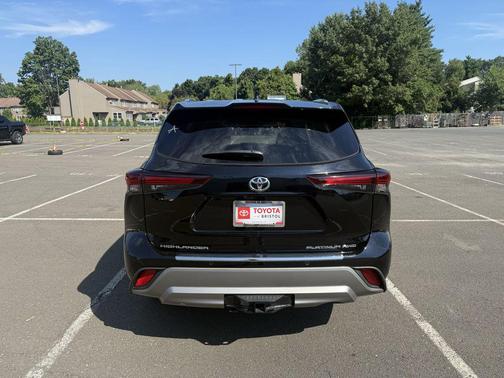 Midn 2024 Toyota Highlander MIDNIGHT B