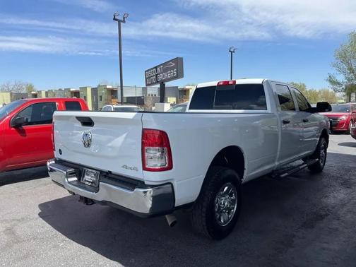 Bright White Clearcoat 2022 RAM 2500 Tradesman Crew Cab 4x4 8' Box