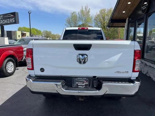 Bright White Clearcoat 2022 RAM 2500 Tradesman Crew Cab 4x4 8' Box