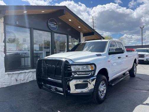 Bright White Clearcoat 2022 RAM 2500 Tradesman Crew Cab 4x4 8' Box
