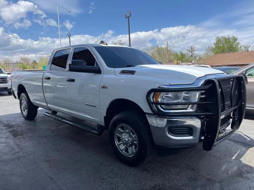 Bright White Clearcoat 2022 RAM 2500 Tradesman Crew Cab 4x4 8' Box