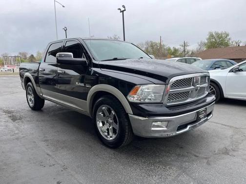 Brilliant Black Crystal PC/Light Graystone PC 2010 Dodge Ram 1500 Laramie