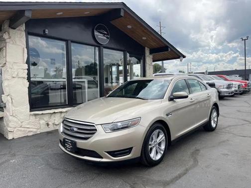 White Gold Metallic 2018 Ford Taurus SEL