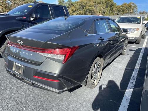 2024 Hyundai ELANTRA SEL
