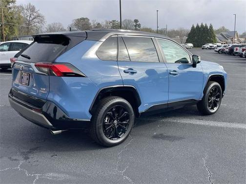 2022 Toyota RAV4 Hybrid SE