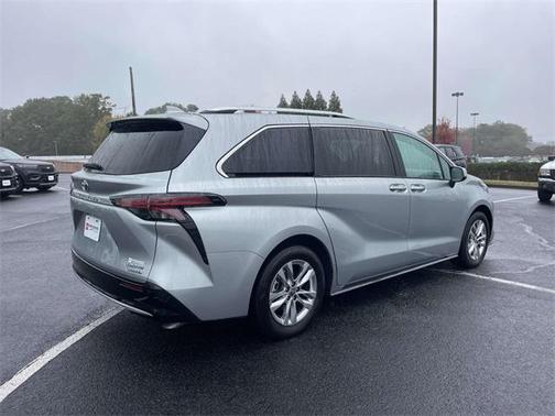 2023 Toyota Sienna Limited