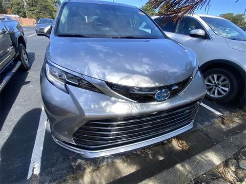 2023 Toyota Sienna Limited 7-Passenger