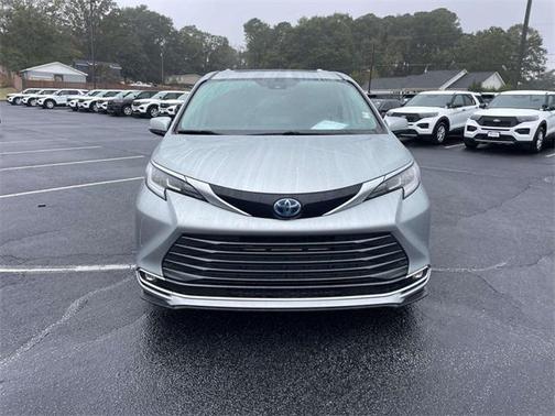2023 Toyota Sienna Limited