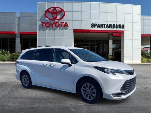 2024 Toyota Sienna XLE 8 Passenger