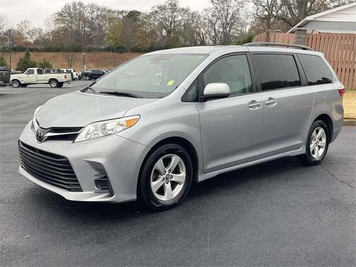 2018 Toyota Sienna LE