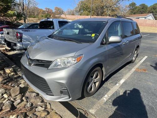 2018 Toyota Sienna LE