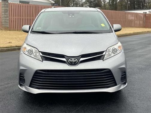 2018 Toyota Sienna LE