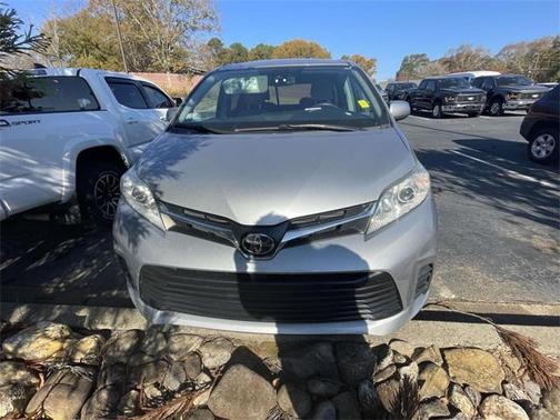 2018 Toyota Sienna LE
